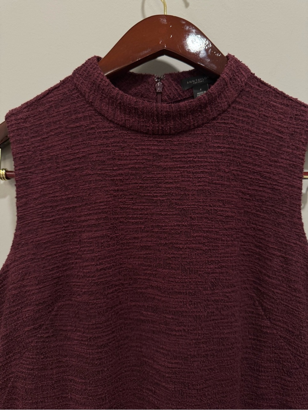 Ann Taylor Factory Textured Deep PlumMock Neck Shift Dress Womens Size 6 - Picture 2 of 9